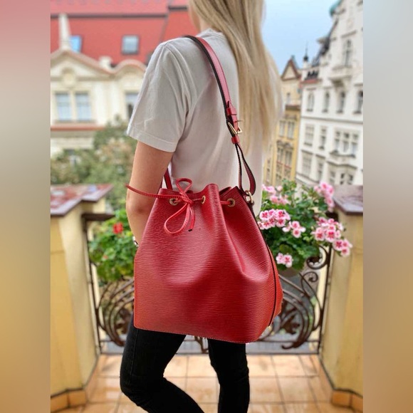 Louis Vuitton NoΓ© Epi Leather Drawstring Bucket Shoulder Bag Purse in Red AR1915 - Picture 17 of 17